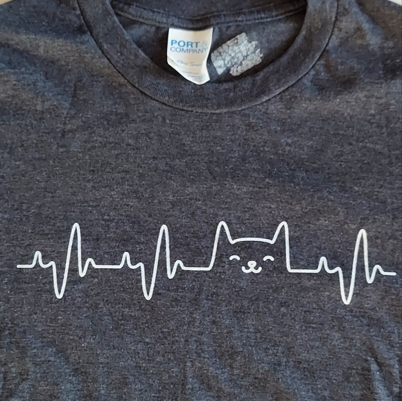 NWOT mens cat heartbeat t-shirt - Picture 3 of 6